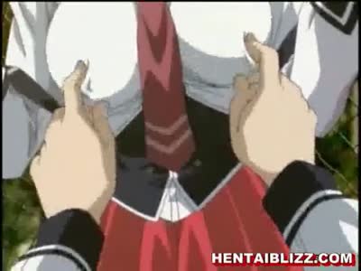תלמידת Hentai עם juggs הגדול מקבלת זיינה