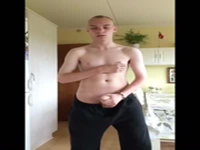 צעיר נימול מאונן