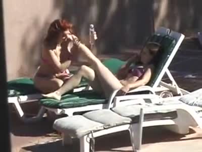 שלושה לסביות באורגיה מטורפת בבריכה